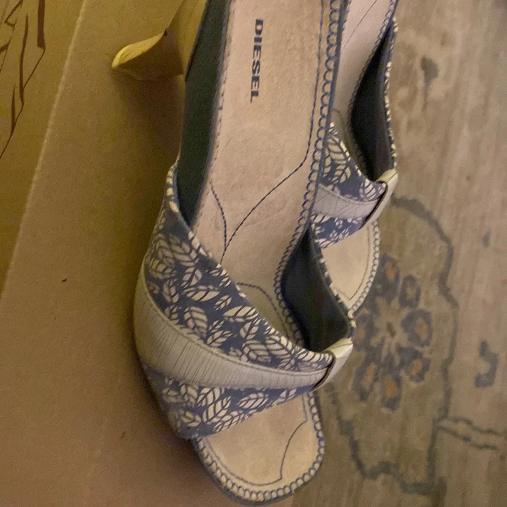 DIESEL Women's Floral Pattern Slide Sandals in Light Blue Sz 8